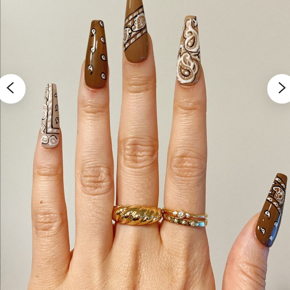 Kylie Jenner press on nails - Picture 1 of 2